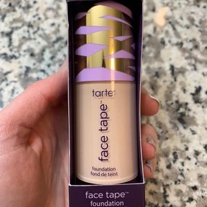 *NEW* Tarte Face Tape Foundation shade 12B *BONUS* makeup bag